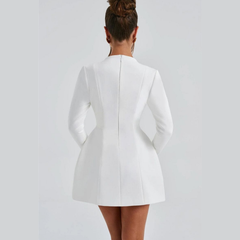 Crimson - Weißes Minikleid mit tiefem V-Ausschnitt in A-Linie