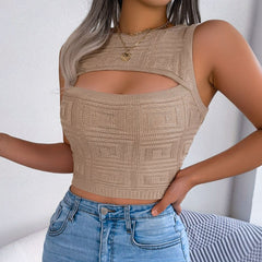 Christiana – Beiges, gestricktes Crop-Top mit Cut-Out