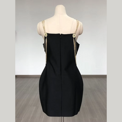 Angelique - Svart Plus Size Kedjeutsmyckad Bandageklänning