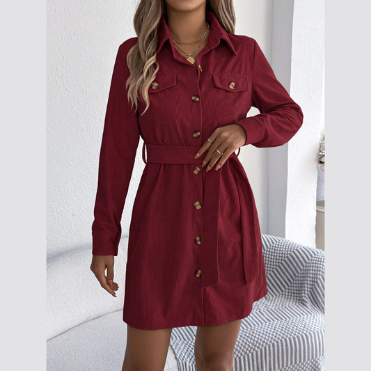 Capri – Burgunderrotes Cord-Mini-Hemdkleid mit Gürtel