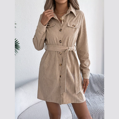Capri – Beiges Cord-Mini-Hemdkleid mit Gürtel