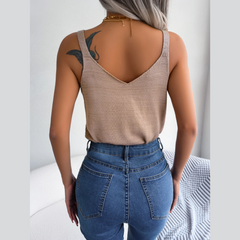 Cindy – Beiges gestricktes Tanktop mit U-Ausschnitt