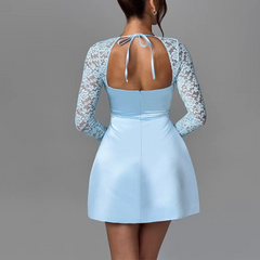 Daphne – Blaues A-Linien-Satinkleid mit Spitzenärmeln