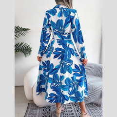 Inaya – Blaues Midikleid mit Blumenmuster und Knopfleiste