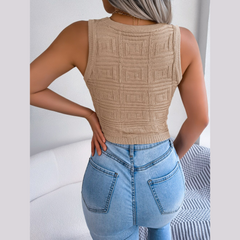 Christiana – Beiges, gestricktes Crop-Top mit Cut-Out