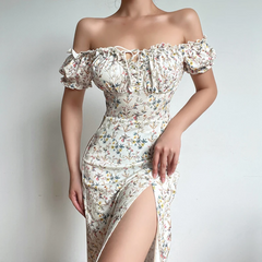 Lia – Schulterfreies Kleid mit Blumenmuster und hohem Schlitz