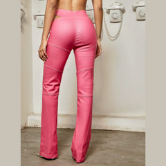 Tirza – Rosa Hose aus Kunstleder mit Cut-Outs