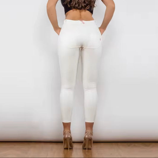 Pantalones de elevación de tope blancos de pum.